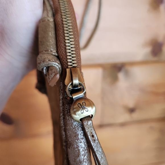 HOBO Fate Vintage Hide Leather Crossbody Bag Phone Purse Golden Leaf Metallic - Picture 5 of 11